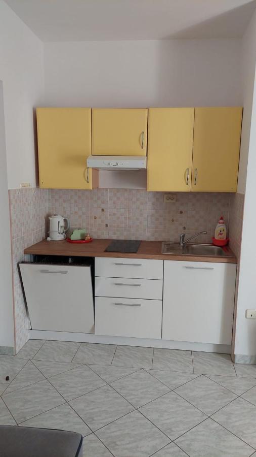 Apartmani Sanja Vrsi Bagian luar foto