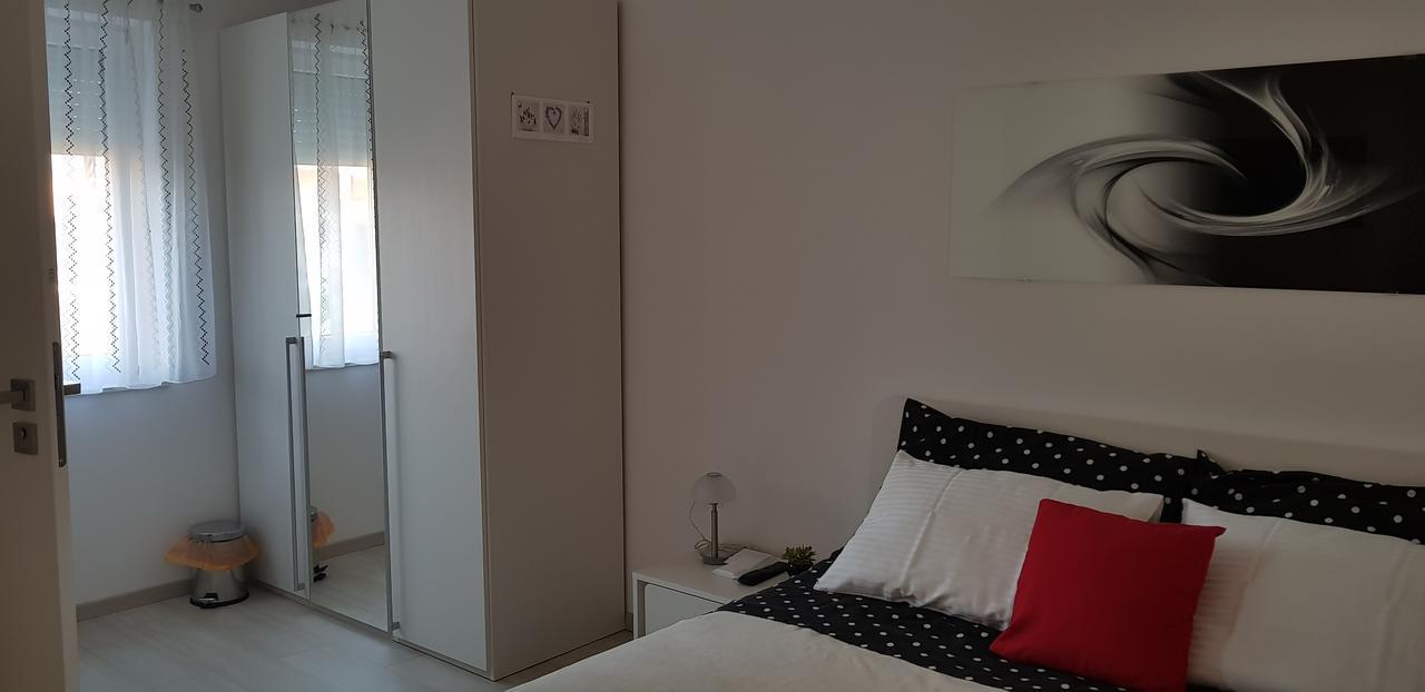 Apartmani Sanja Vrsi Bagian luar foto