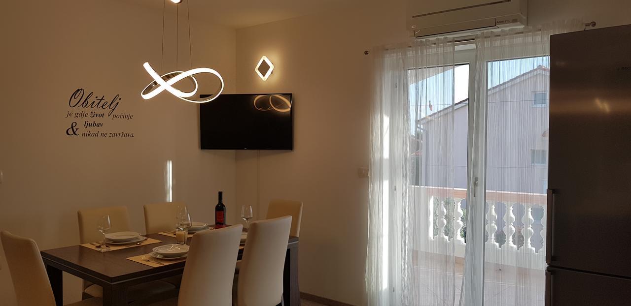 Apartmani Sanja Vrsi Bagian luar foto