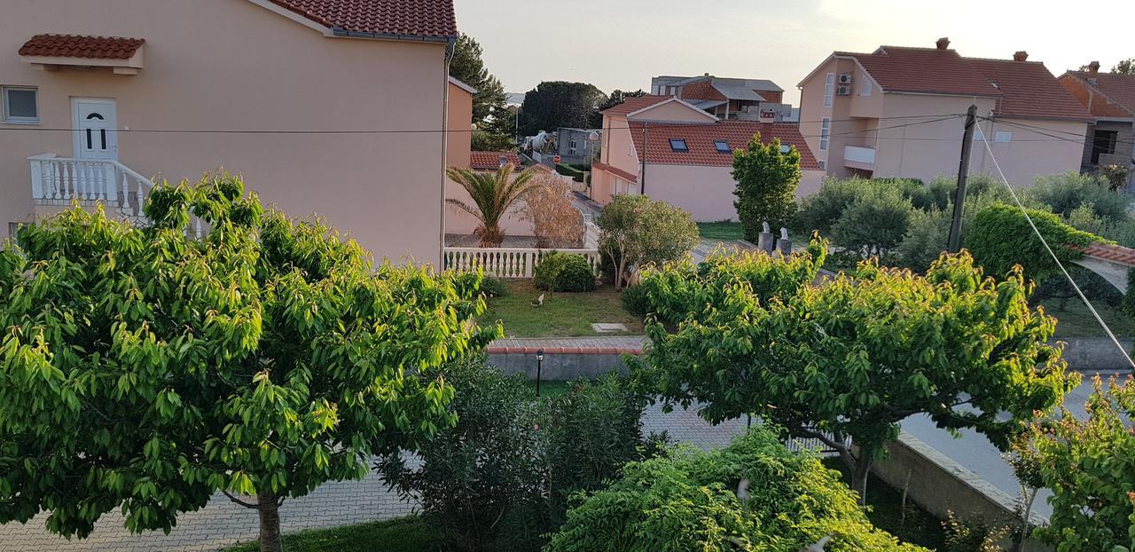 Apartmani Sanja Vrsi Bagian luar foto