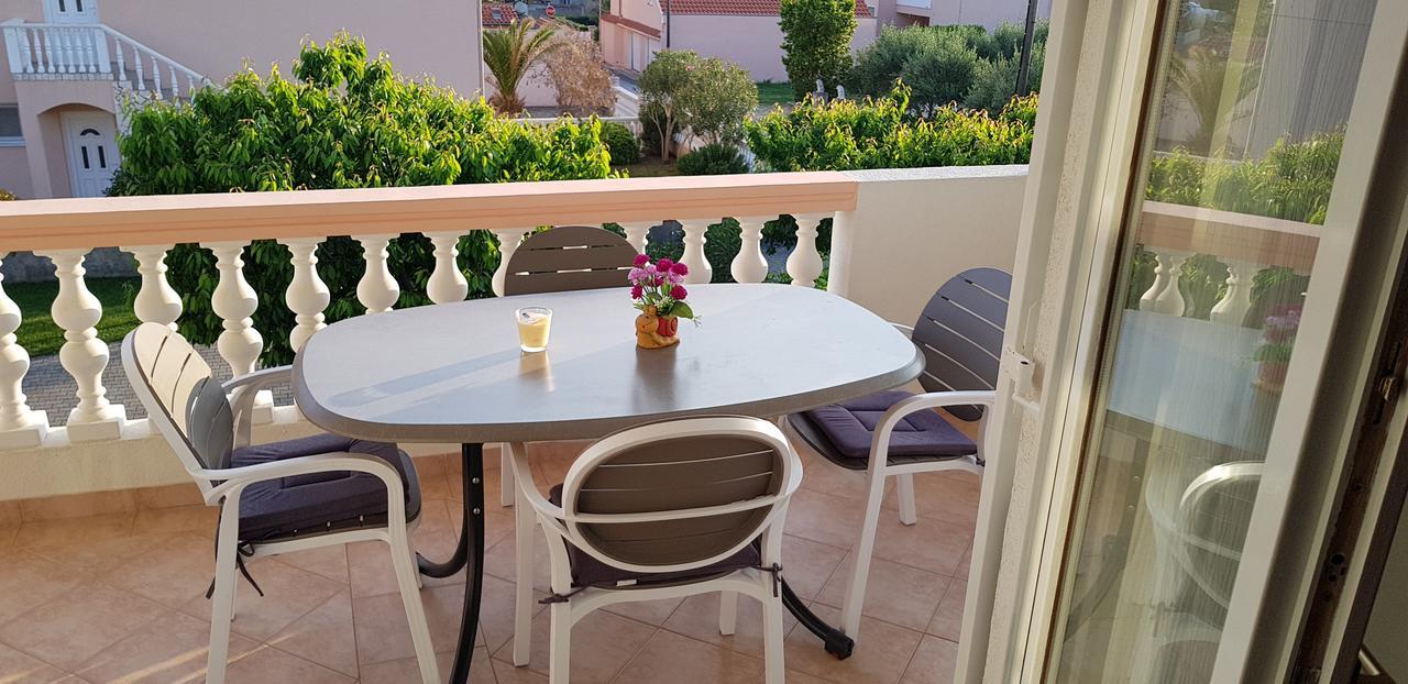 Apartmani Sanja Vrsi Bagian luar foto